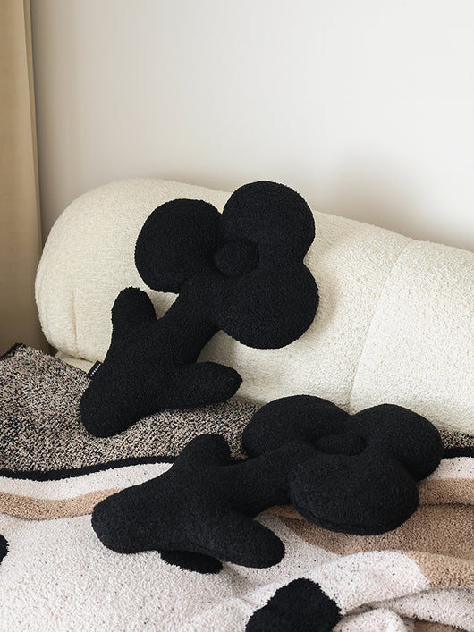 Almohada Decorativa Oso Peluche Negro con Flor para Sofá y Cama - Image 10