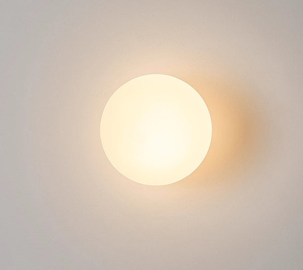 Lámpara de Pared Minimalista con Esfera de Vidrio para Sala de Estar - Image 6