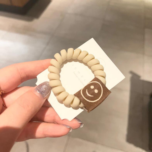 Elástico para Cabello Color Té con Leche Mate con Carita Sonriente - Image 11