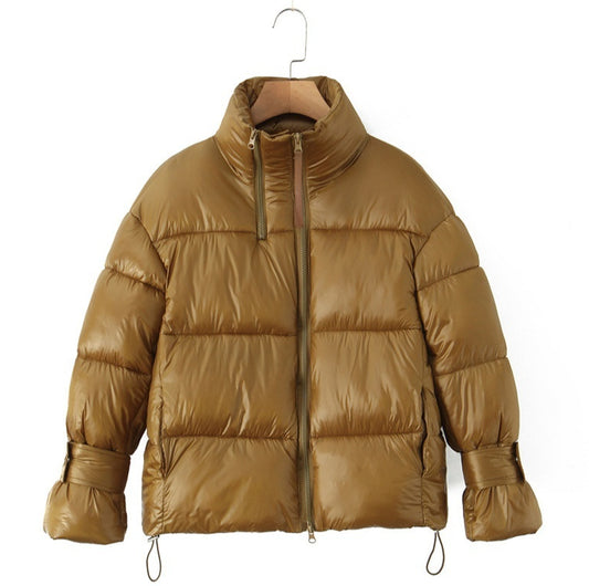 Abrigo Puffer Dorado con Cuello Alto y Doble Cierre para Mujer
