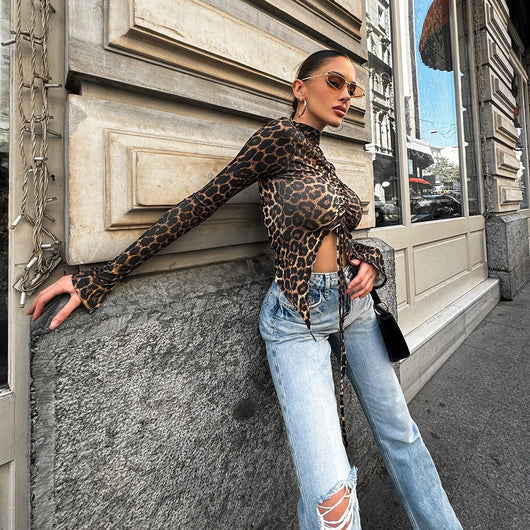 Blusa Ajustada de Manga Larga con Estampado Leopardo y Cordón - Image 3