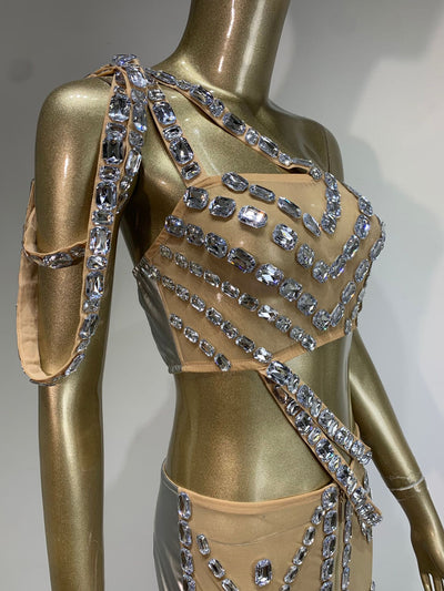 Traje Vestido Brillante con Cristales Decorativos - Image 8