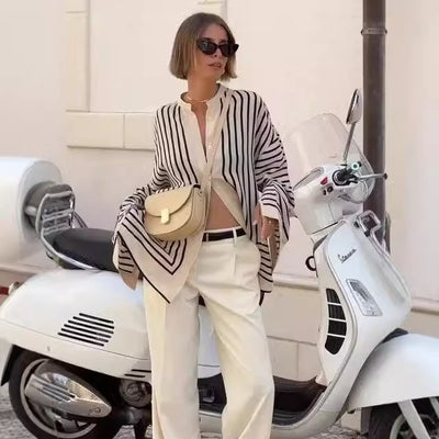 Blusa Rayada con Escote Redondo y Aberturas Laterales para Mujer - Image 2