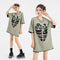 Camiseta Suelta con Detalles Rasgados y Costuras Decorativas