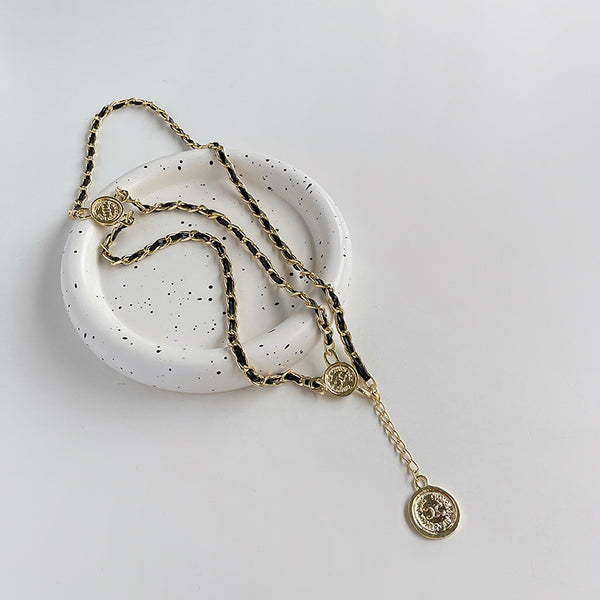 Cadena de Cintura con Borlas y Detalles Metálicos