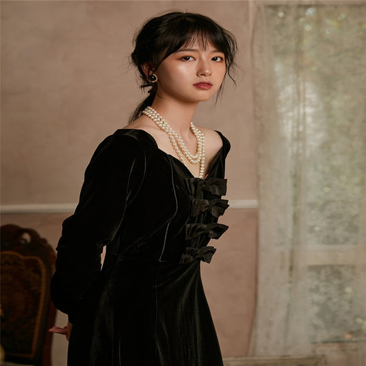 Vestido Retro de Terciopelo Negro con Aberturas Elegantes - Image 9