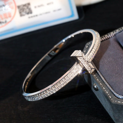 Pulsera Ancha de Letras TT en Diamantes de Lujo - Image 4