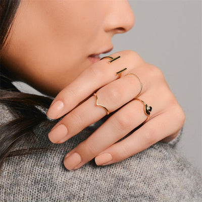 Anillo de Plata Pura Diseño V Minimalista - Image 5