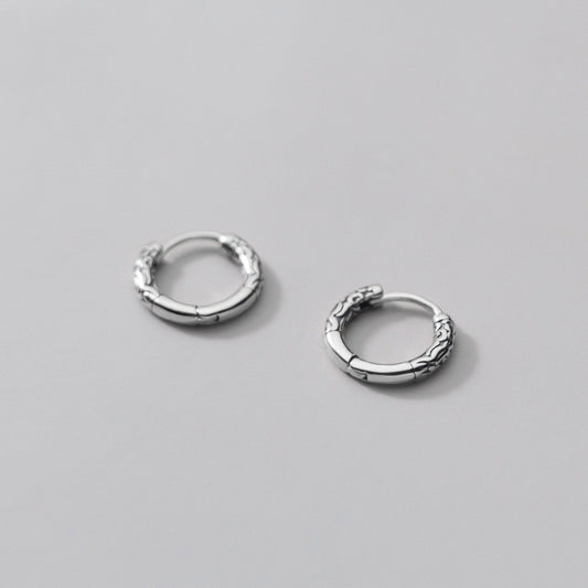 Aretes de Personalidad con Detalle Desgastado - Diseño Minimalista y Atrevido