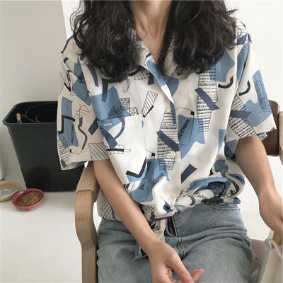 Camisa Retro Estilo Hong Kong con Estampado Vintage - Image 4