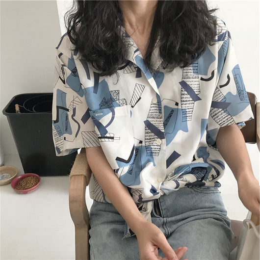 Camisa Retro Estilo Hong Kong con Estampado Vintage - Image 4