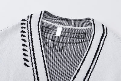 Cardigan Tejido Estilo Cómics Graffiti Blanco y Negro - Image 16