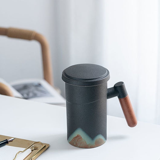 Taza Grande de Cerámica con Filtro para Té y Tapa - Oficina