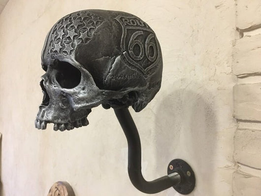 Soporte Decorativo para Casco de Motocicleta con Calavera - Ornamento Artesanal - Image 10