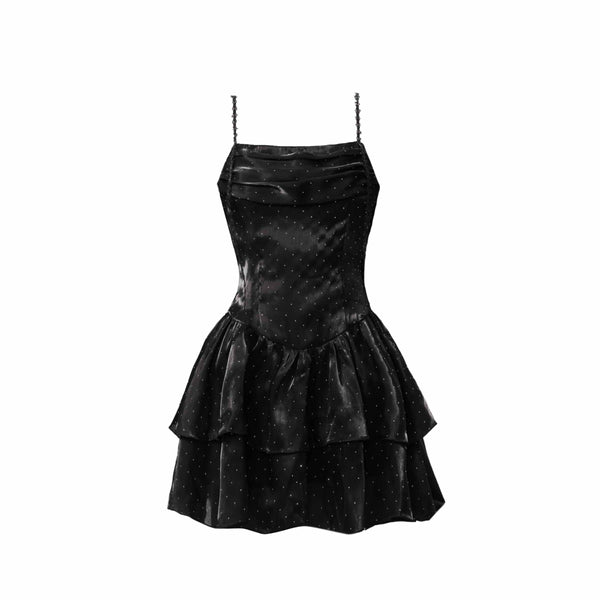 Vestido Fluido con Cuello Streamer y Movimiento Dinámico