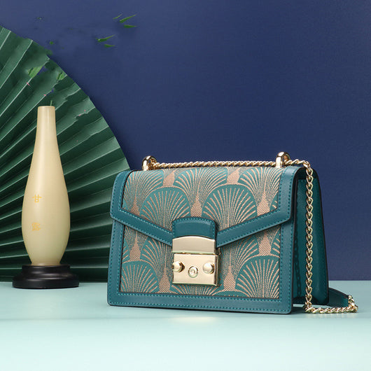 Bolso de Cuero con Bordados de Estilo Chino Tradicional
