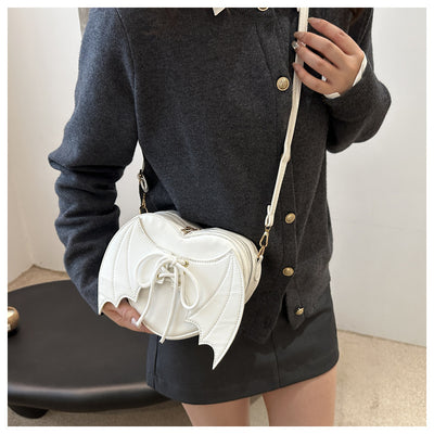 Bolso Bandolera con Diseño de Alas de Murciélago y Corazón - Image 21