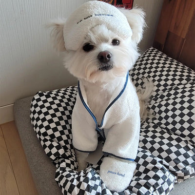 Bata de Baño para Mascotas con Diseño Hotel Chic - Pijama Fotográfico - Image 13