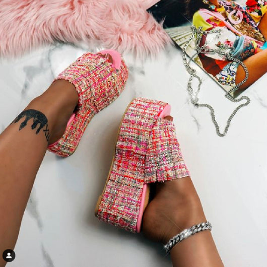 Sandalias y Pantuflas Elegantes para Mujer en Tonos Claros - Image 7