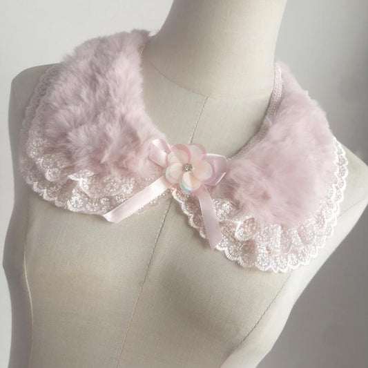 Blusa Versátil con Encaje y Cuello de Pelaje Adorable