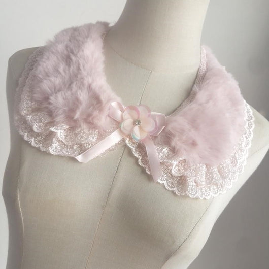 Blusa Versátil con Encaje y Cuello de Pelaje Adorable