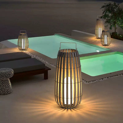 Lámpara Solar Portátil de Ratán para Jardín - Image 3