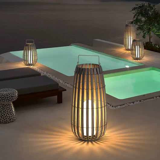 Lámpara Solar Portátil de Ratán para Jardín - Image 3