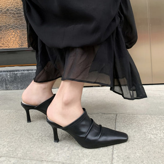 Zapatos de Cuero Vacuno con Punta Cerrada y Tacón Fino Plisado - Image 3