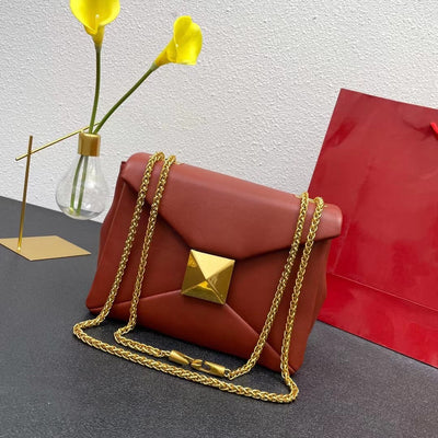 Bolso de Cadena Retro con Remaches Dorados para Mujer - Versátil y Elegante - Image 3