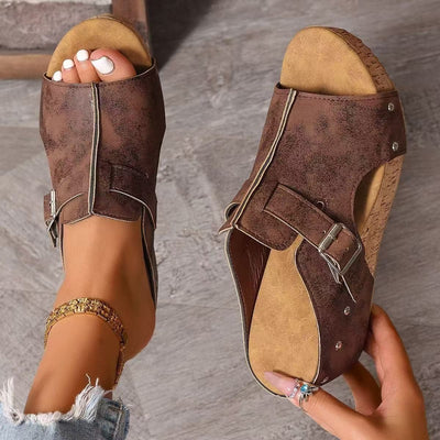Sandalias Cuña Talla Grande con Remaches - Image 8