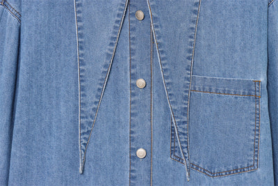 Camisa de Mezclilla con Lazo Decorativo en el Escote - Image 10