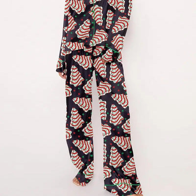 White short-sleeve pajama set with red and green Christmas tree and star print, featuring green piping. - Image 4