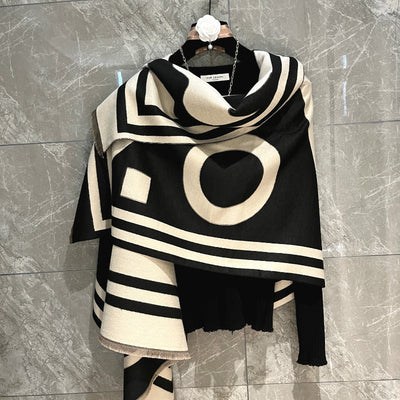 Chal Negro Elegante para Mujer - Diseño Versátil de Lujo