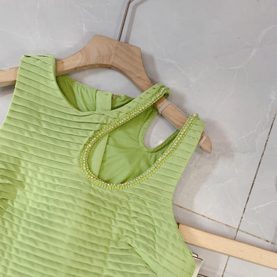 Conjunto Elegante con Chaleco Hueco y Falda Irregular - Image 5