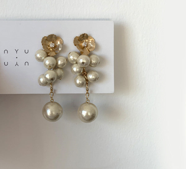 Aretes de Novia Perla Frosted con Diseño Floral - Pendientes Elegantes para Mujer