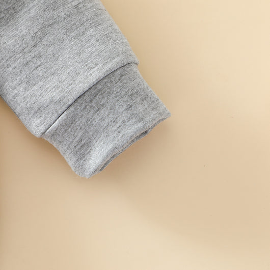 Sudadera Gris para Niños con Estampado de Letras - Image 10