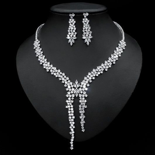 Conjunto de Aretes y Collar de Plata con Circonitas Incrustadas - Diseño Exagerado - Image 6