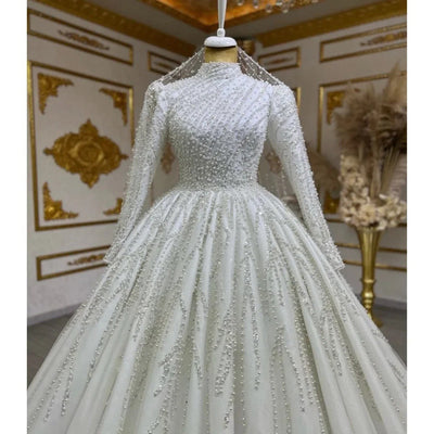 Vestido de Novia con Falda de Tul Voluminosa y Cola Elegante - Image 10