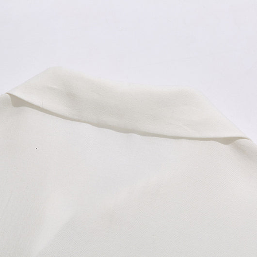 Blusa Blanca Plisada a Rayas con Diseño Minimalista - Image 3