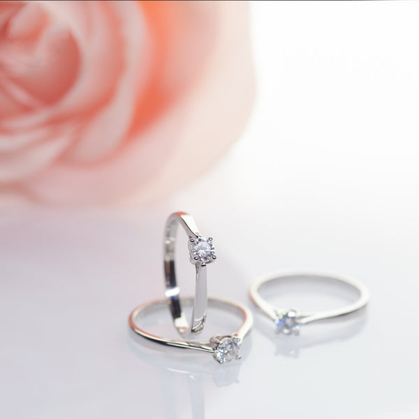 Anillo de Bodas Moissanita Plata Esterlina Diseño Minimalista para Mujer