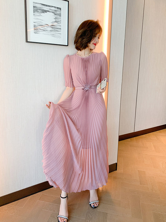Vestido Elegante con Pliegues y Detalle Floral en la Cintura - Image 13