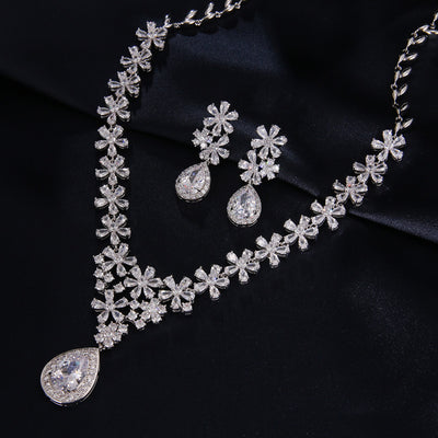 Conjunto de Dos Piezas: Collar y Aretes de Cristal - Image 4