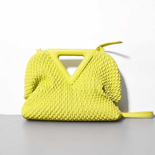 Bolso de Cuero Triangular Invertido con Bordado y Textura Craquelada - Image 11