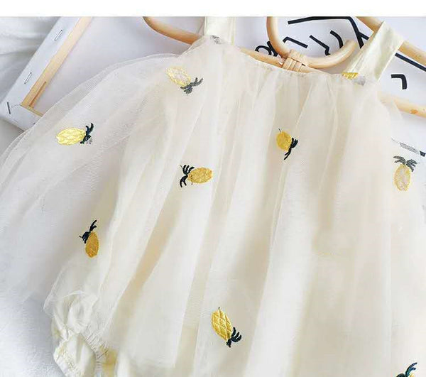 Conjunto Minimalista para Niña: Blusa y Falda de Tul