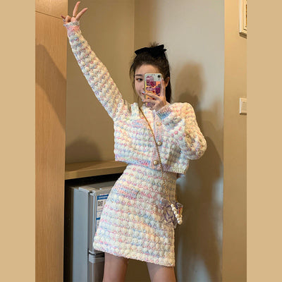Conjunto Elegante: Blusa Manga Larga y Falda Corta - Image 7