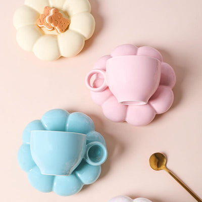 Taza de Desayuno con Plato de Cerámica Floral y Colores Vibrantes