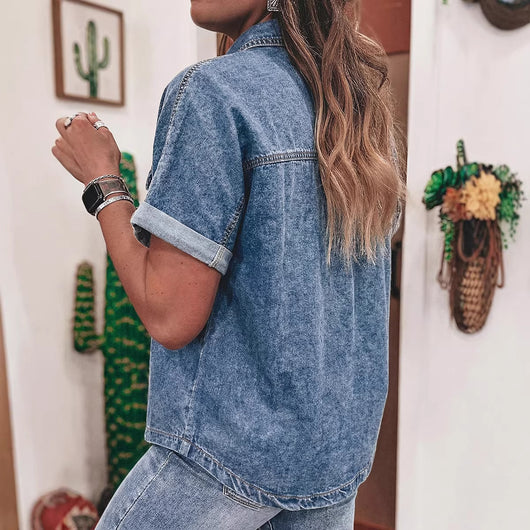 Camisa Casual Multiboton Entallada para Mujer - Image 4