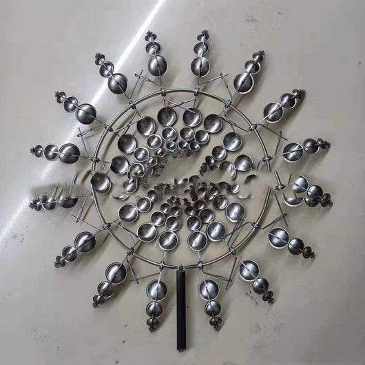 Molino de Viento Decorativo de Metal con Diseño Mágico
