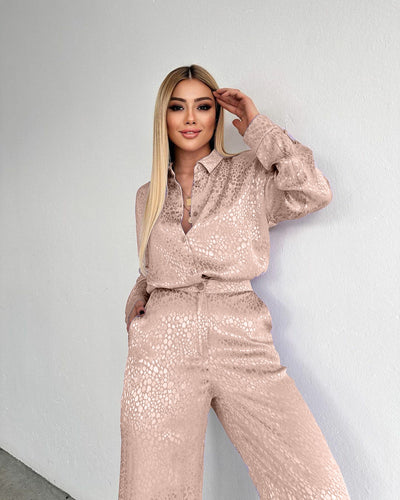 Conjunto de Dos Piezas Mujer con Camisa Estampado Leopardo y Pantalón - Image 12