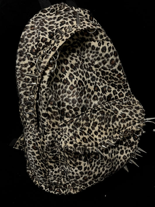 Mochila Punk Estampado Leopardo con Tachuelas - Diseño Europeo Americano Negro - Image 3